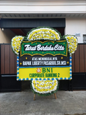 Papan Bunga Duka di Teluk Deya