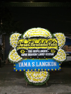 Papan Bunga Duka di Teluk Deya