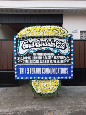 Papan Bunga Duka di Teluk Deya